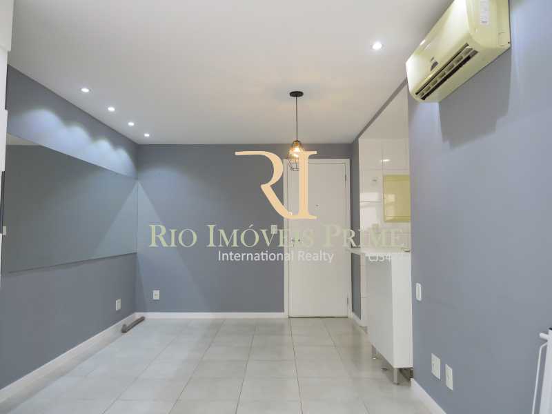 Conheça SALA do imóvel - Apartamento 2 quartos para alugar Tijuca, Rio de Janeiro - R$ 2.200 - RPAP20044 - 5 SALA - Apartamento 2 quartos para alugar Tijuca, Rio de Janeiro - R$ 2.200 - RPAP20044 - 5