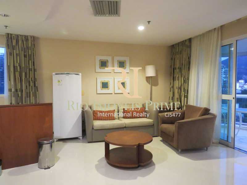 Conheça SALA do imóvel - Flat Para Alugar - Barra da Tijuca - Rio de Janeiro - RJ - RPFL10043 - 4 SALA - Flat Para Alugar - Barra da Tijuca - Rio de Janeiro - RJ - RPFL10043 - 4