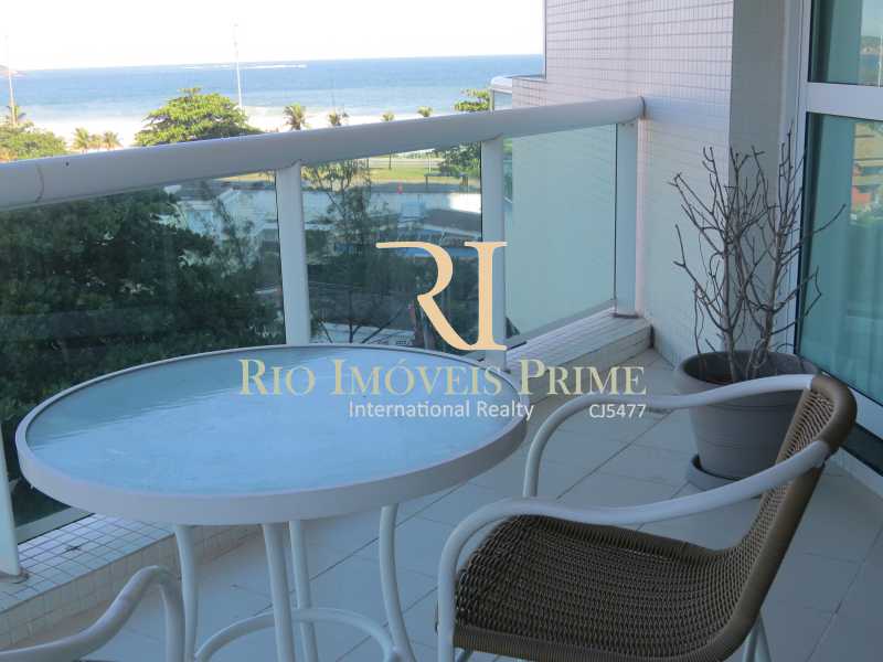 Conheça VARANDA do imóvel - Flat Para Alugar - Barra da Tijuca - Rio de Janeiro - RJ - RPFL10043 - 13 VARANDA - Flat Para Alugar - Barra da Tijuca - Rio de Janeiro - RJ - RPFL10043 - 13