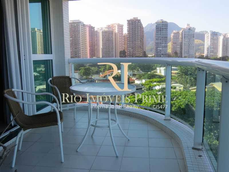 Conheça VARANDA do imóvel - Flat Para Alugar - Barra da Tijuca - Rio de Janeiro - RJ - RPFL10043 - 14 VARANDA - Flat Para Alugar - Barra da Tijuca - Rio de Janeiro - RJ - RPFL10043 - 14