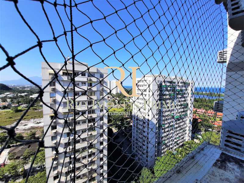 Conheça VISTA DA SALA do imóvel - Apartamento 2 quartos à venda Barra da Tijuca, Rio de Janeiro - R$ 465.000 - RPAP20052 - 8 VISTA DA SALA - Apartamento 2 quartos à venda Barra da Tijuca, Rio de Janeiro - R$ 465.000 - RPAP20052 - 8