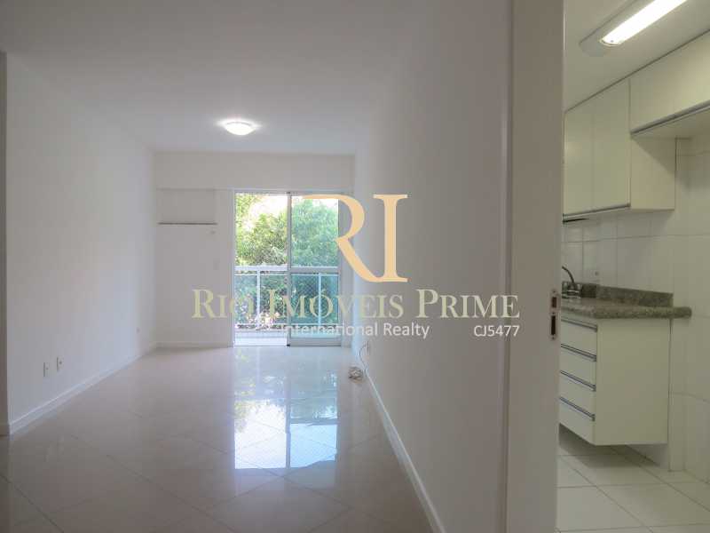 Conheça 2 SALA do imóvel - Apartamento 2 quartos à venda Tijuca, Rio de Janeiro - R$ 590.000 - RPAP20054 - 3 2 SALA - Apartamento 2 quartos à venda Tijuca, Rio de Janeiro - R$ 590.000 - RPAP20054 - 3
