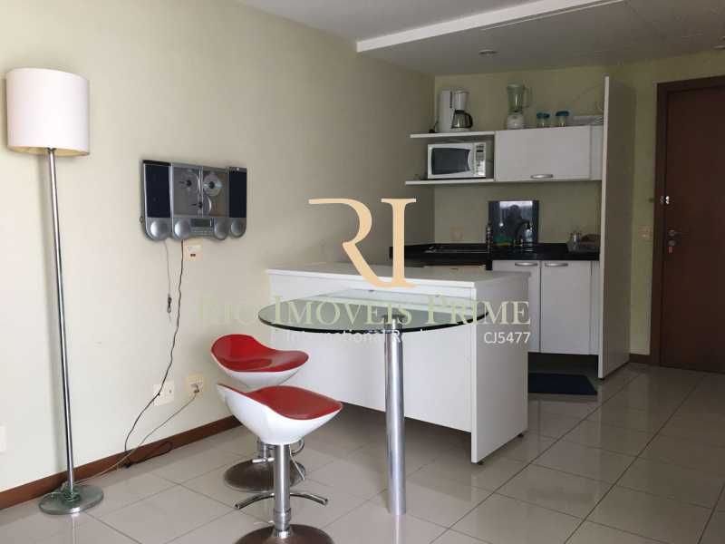 Conheça MESA DE JANTAR do imóvel - Flat 1 quarto à venda Barra da Tijuca, Rio de Janeiro - R$ 689.990 - RPFL10001 - 10 MESA DE JANTAR - Flat 1 quarto à venda Barra da Tijuca, Rio de Janeiro - R$ 689.990 - RPFL10001 - 10