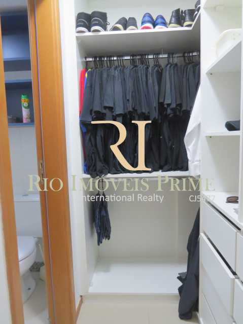Conheça CLOSET SUÍTE do imóvel - Apartamento Para Venda ou Aluguel - Tijuca - Rio de Janeiro - RJ - RPAP30059 - 8 CLOSET SUÍTE - Apartamento Para Venda ou Aluguel - Tijuca - Rio de Janeiro - RJ - RPAP30059 - 8