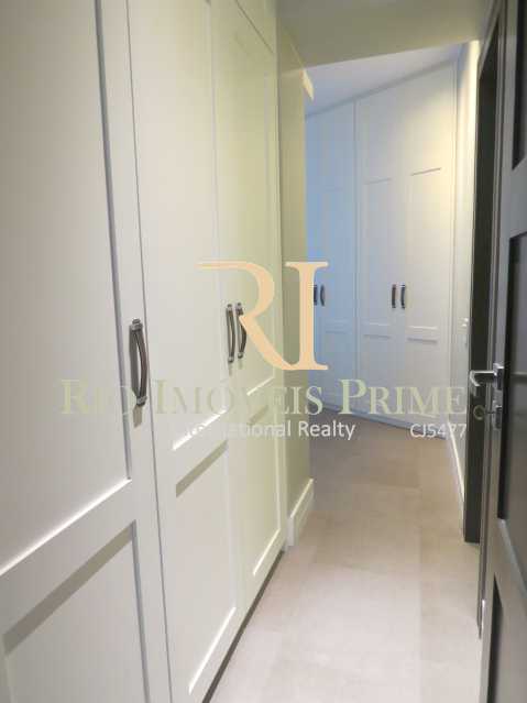 Conheça CIRC SUÍTE COM ARMÁRIOS do imóvel - Apartamento 3 quartos à venda Barra da Tijuca, Rio de Janeiro - R$ 3.799.999 - RPAP30068 - 8 CIRC SUÍTE COM ARMÁRIOS - Apartamento 3 quartos à venda Barra da Tijuca, Rio de Janeiro - R$ 3.799.999 - RPAP30068 - 8
