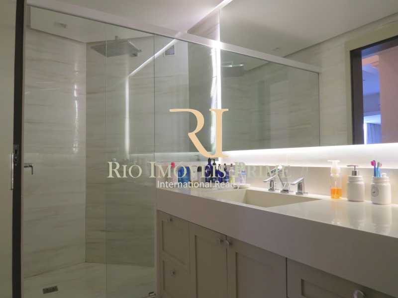 Conheça BANHEIRO SUÍTE do imóvel - Apartamento 3 quartos à venda Barra da Tijuca, Rio de Janeiro - R$ 3.799.999 - RPAP30068 - 9 BANHEIRO SUÍTE - Apartamento 3 quartos à venda Barra da Tijuca, Rio de Janeiro - R$ 3.799.999 - RPAP30068 - 9