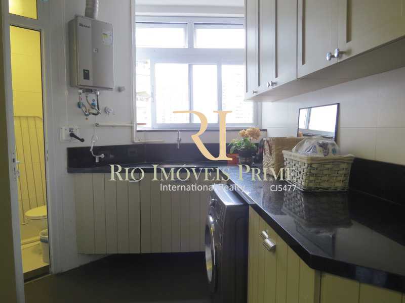 Conheça ÁREA E WC DE SERVIÇO do imóvel - Apartamento 3 quartos à venda Barra da Tijuca, Rio de Janeiro - R$ 3.799.999 - RPAP30068 - 17 ÁREA E WC DE SERVIÇO - Apartamento 3 quartos à venda Barra da Tijuca, Rio de Janeiro - R$ 3.799.999 - RPAP30068 - 17