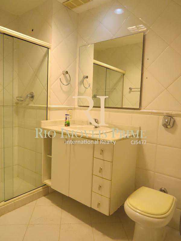 Conheça BANHEIRO SUÍTE do imóvel - Apartamento à venda Avenida Heitor Beltrão,Tijuca, Rio de Janeiro - R$ 839.900 - RPAP30070 - 7 BANHEIRO SUÍTE - Apartamento à venda Avenida Heitor Beltrão,Tijuca, Rio de Janeiro - R$ 839.900 - RPAP30070 - 7