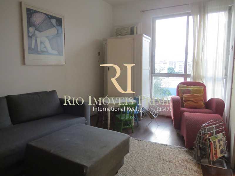 Conheça QUARTO3 REV SALA TV do imóvel - Apartamento à venda Avenida Heitor Beltrão,Tijuca, Rio de Janeiro - R$ 839.900 - RPAP30070 - 12 QUARTO3 REV SALA TV - Apartamento à venda Avenida Heitor Beltrão,Tijuca, Rio de Janeiro - R$ 839.900 - RPAP30070 - 12