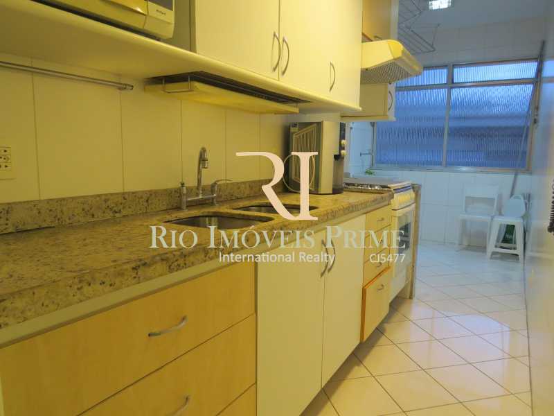 Conheça COZINHA do imóvel - Apartamento à venda Avenida Heitor Beltrão,Tijuca, Rio de Janeiro - R$ 839.900 - RPAP30070 - 17 COZINHA - Apartamento à venda Avenida Heitor Beltrão,Tijuca, Rio de Janeiro - R$ 839.900 - RPAP30070 - 17