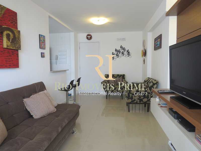 Conheça SALA do imóvel - Apartamento 2 quartos à venda Recreio dos Bandeirantes, Rio de Janeiro - R$ 449.999 - RPAP20102 - 5 SALA - Apartamento 2 quartos à venda Recreio dos Bandeirantes, Rio de Janeiro - R$ 449.999 - RPAP20102 - 5