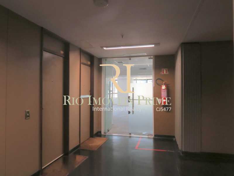 Conheça HALL ELEVADORES do imóvel - Sala Comercial 175m² para venda e aluguel Rua da Assembléia,Centro, Rio de Janeiro - R$ 1.450.900 - RPSL00010 - 11 HALL ELEVADORES - Sala Comercial 175m² para venda e aluguel Rua da Assembléia,Centro, Rio de Janeiro - R$ 1.450.900 - RPSL00010 - 11