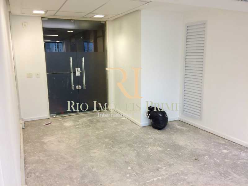Conheça Salão do imóvel - Sala Comercial 175m² para venda e aluguel Rua da Assembléia,Centro, Rio de Janeiro - R$ 1.450.900 - RPSL00010 - 8 Salão - Sala Comercial 175m² para venda e aluguel Rua da Assembléia,Centro, Rio de Janeiro - R$ 1.450.900 - RPSL00010 - 8