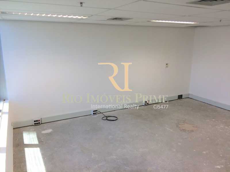 Conheça Salão do imóvel - Sala Comercial 175m² para venda e aluguel Rua da Assembléia,Centro, Rio de Janeiro - R$ 1.450.900 - RPSL00010 - 12 Salão - Sala Comercial 175m² para venda e aluguel Rua da Assembléia,Centro, Rio de Janeiro - R$ 1.450.900 - RPSL00010 - 12