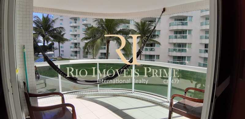 Conheça VARANDA do imóvel - Flat À Venda - Barra da Tijuca - Rio de Janeiro - RJ - RPFL10068 - 5 VARANDA - Flat À Venda - Barra da Tijuca - Rio de Janeiro - RJ - RPFL10068 - 5