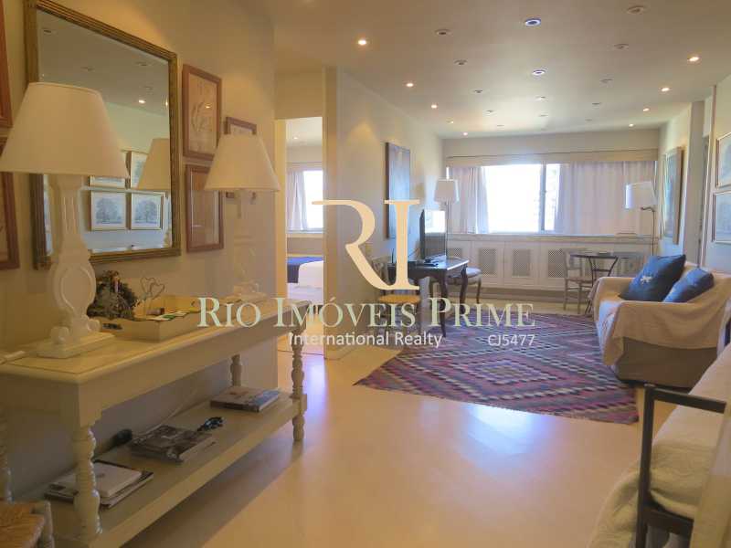 Conheça SALA do imóvel - Flat 1 quarto para alugar Leblon, Rio de Janeiro - R$ 3.500 - RPFL10069 - 4 SALA - Flat 1 quarto para alugar Leblon, Rio de Janeiro - R$ 3.500 - RPFL10069 - 4