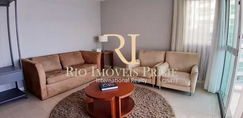 Conheça SALA DE ESTAR do imóvel - Flat Para Venda ou Aluguel - Barra da Tijuca - Rio de Janeiro - RJ - RPFL10075 - 8 SALA DE ESTAR - Flat Para Venda ou Aluguel - Barra da Tijuca - Rio de Janeiro - RJ - RPFL10075 - 8