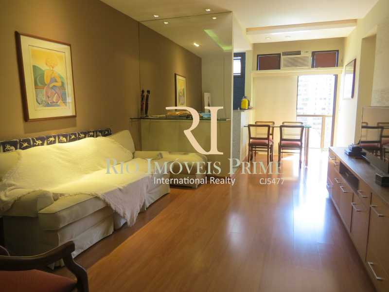 Conheça SALA do imóvel - Flat Para Alugar - Leblon - Rio de Janeiro - RJ - RPFL10080 - 3 SALA - Flat Para Alugar - Leblon - Rio de Janeiro - RJ - RPFL10080 - 3