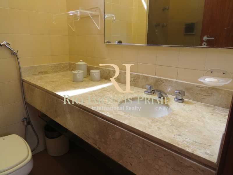 Conheça BANHEIRO SUÍTE do imóvel - Flat Para Alugar - Leblon - Rio de Janeiro - RJ - RPFL10080 - 15 BANHEIRO SUÍTE - Flat Para Alugar - Leblon - Rio de Janeiro - RJ - RPFL10080 - 15