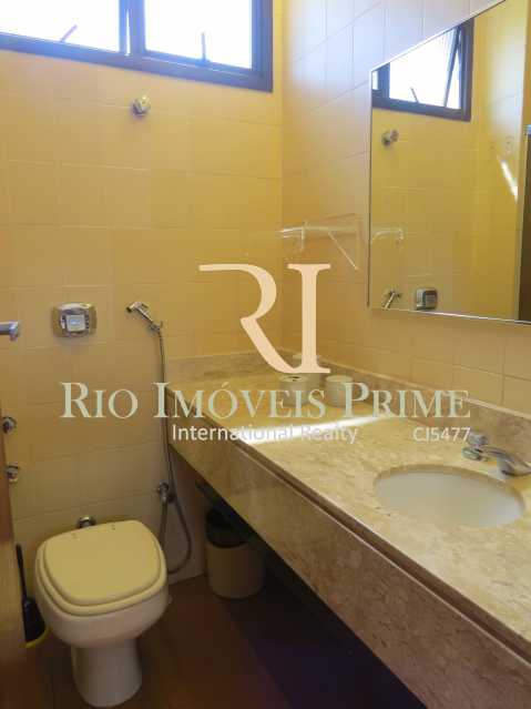 Conheça BANHEIRO SUÍTE do imóvel - Flat Para Alugar - Leblon - Rio de Janeiro - RJ - RPFL10080 - 16 BANHEIRO SUÍTE - Flat Para Alugar - Leblon - Rio de Janeiro - RJ - RPFL10080 - 16