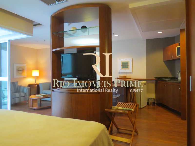 Conheça SALA do imóvel - Flat 1 quarto à venda Barra da Tijuca, Rio de Janeiro - R$ 559.900 - RPFL10003 - 10 SALA - Flat 1 quarto à venda Barra da Tijuca, Rio de Janeiro - R$ 559.900 - RPFL10003 - 10