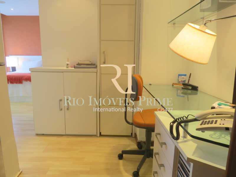 Conheça SUÍTE1 do imóvel - Flat 2 quartos à venda Barra da Tijuca, Rio de Janeiro - R$ 1.199.999 - RPFL20029 - 13 SUÍTE1 - Flat 2 quartos à venda Barra da Tijuca, Rio de Janeiro - R$ 1.199.999 - RPFL20029 - 13