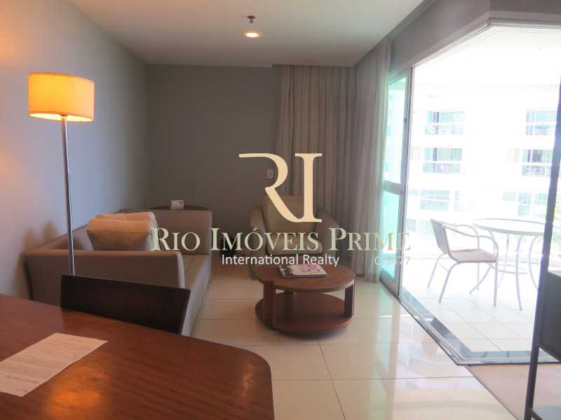 Conheça SALA do imóvel - Flat 1 quarto à venda Barra da Tijuca, Rio de Janeiro - R$ 419.900 - RPFL10084 - 5 SALA - Flat 1 quarto à venda Barra da Tijuca, Rio de Janeiro - R$ 419.900 - RPFL10084 - 5