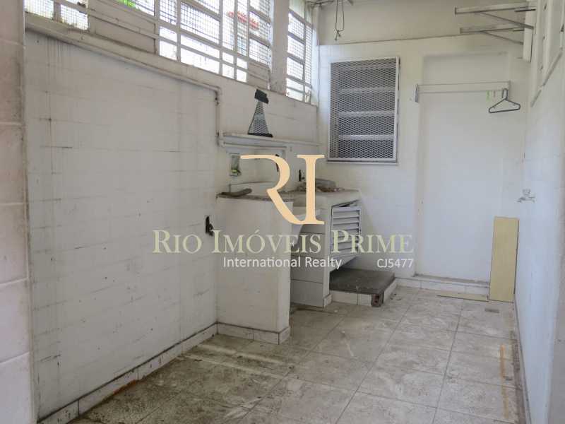 Conheça ÁREA SERVIÇO FUNDOS do imóvel - Prédio 414m² para alugar Tijuca, Rio de Janeiro - R$ 5.500 - RPPR00003 - 9 ÁREA SERVIÇO FUNDOS - Prédio 414m² para alugar Tijuca, Rio de Janeiro - R$ 5.500 - RPPR00003 - 9