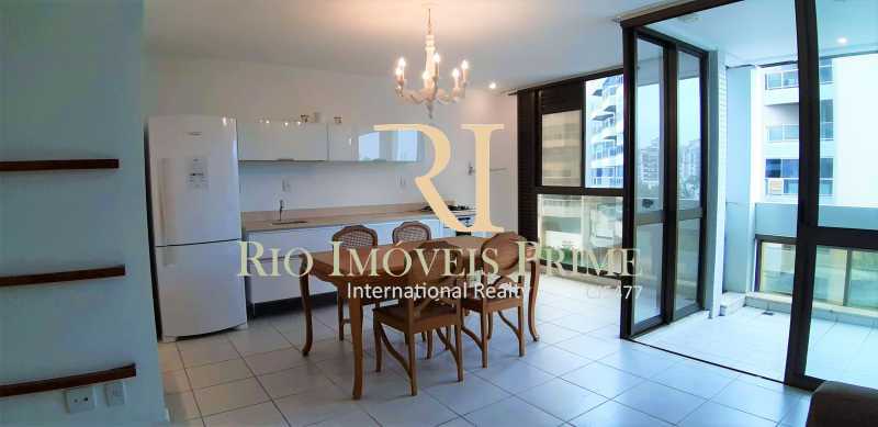 Conheça SALA ESTAR E COZINHA do imóvel - Flat 2 quartos à venda Barra da Tijuca, Rio de Janeiro - R$ 2.110.000 - RPFL20032 - 12 SALA ESTAR E COZINHA - Flat 2 quartos à venda Barra da Tijuca, Rio de Janeiro - R$ 2.110.000 - RPFL20032 - 12