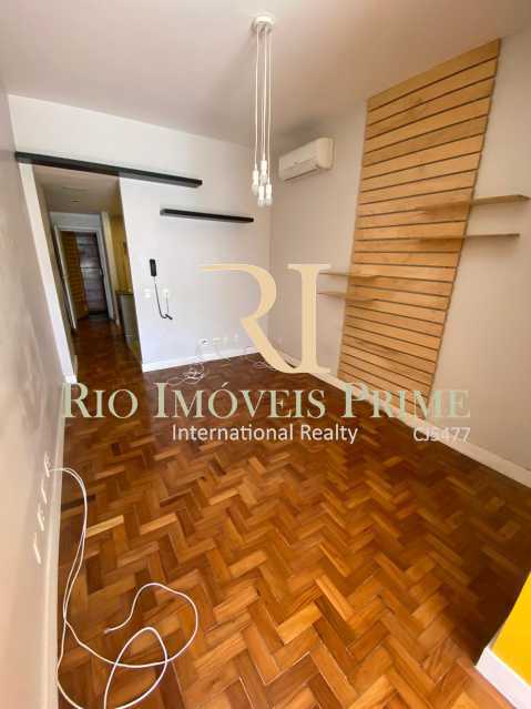 Conheça SALA do imóvel - Apartamento para alugar Rua das Laranjeiras,Laranjeiras, Rio de Janeiro - R$ 2.600 - RPAP10055 - 3 SALA - Apartamento para alugar Rua das Laranjeiras,Laranjeiras, Rio de Janeiro - R$ 2.600 - RPAP10055 - 3