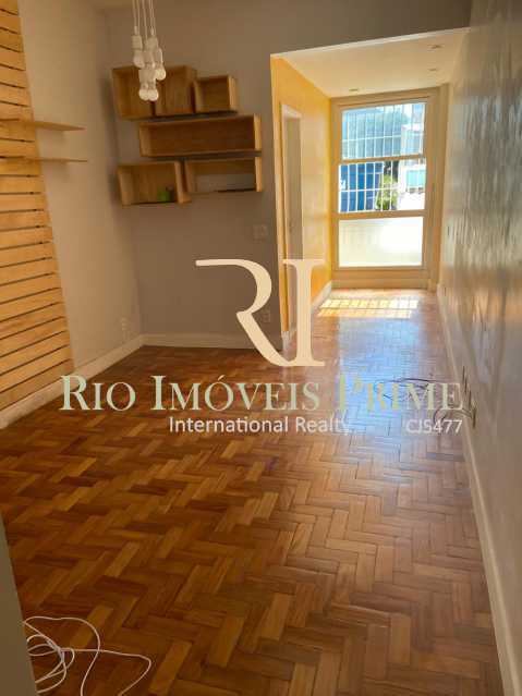 Conheça SALA do imóvel - Apartamento para alugar Rua das Laranjeiras,Laranjeiras, Rio de Janeiro - R$ 2.600 - RPAP10055 - 4 SALA - Apartamento para alugar Rua das Laranjeiras,Laranjeiras, Rio de Janeiro - R$ 2.600 - RPAP10055 - 4