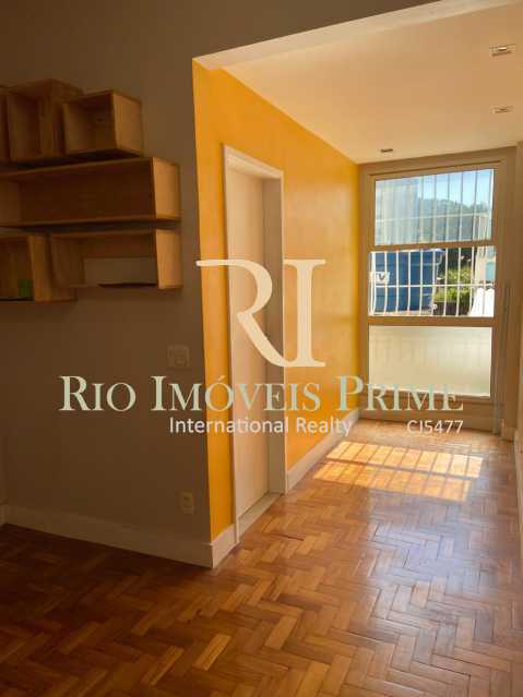 Conheça SALA do imóvel - Apartamento para alugar Rua das Laranjeiras,Laranjeiras, Rio de Janeiro - R$ 2.600 - RPAP10055 - 5 SALA - Apartamento para alugar Rua das Laranjeiras,Laranjeiras, Rio de Janeiro - R$ 2.600 - RPAP10055 - 5