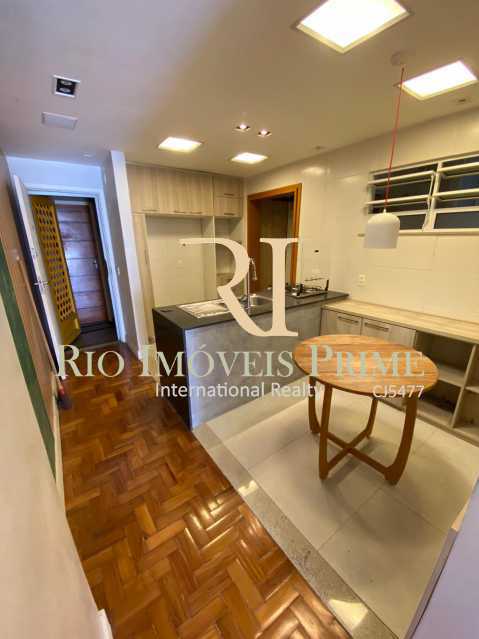 Conheça COPA. do imóvel - Apartamento para alugar Rua das Laranjeiras,Laranjeiras, Rio de Janeiro - R$ 2.600 - RPAP10055 - 12 COPA. - Apartamento para alugar Rua das Laranjeiras,Laranjeiras, Rio de Janeiro - R$ 2.600 - RPAP10055 - 12