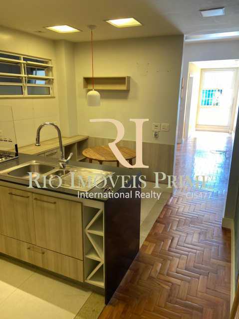Conheça COZINHA. do imóvel - Apartamento para alugar Rua das Laranjeiras,Laranjeiras, Rio de Janeiro - R$ 2.600 - RPAP10055 - 15 COZINHA. - Apartamento para alugar Rua das Laranjeiras,Laranjeiras, Rio de Janeiro - R$ 2.600 - RPAP10055 - 15