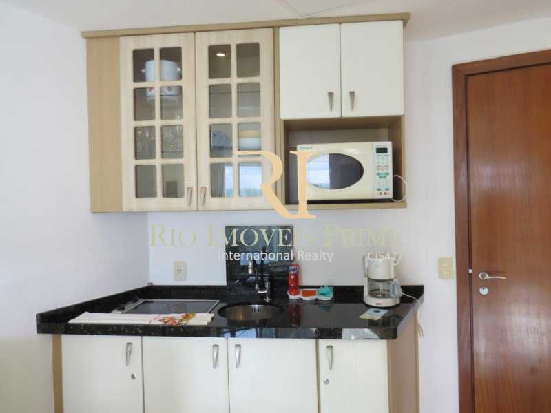Conheça COZINHA do imóvel - Flat 1 quarto à venda Barra da Tijuca, Rio de Janeiro - R$ 650.000 - RPFL10007 - 3 COZINHA - Flat 1 quarto à venda Barra da Tijuca, Rio de Janeiro - R$ 650.000 - RPFL10007 - 3