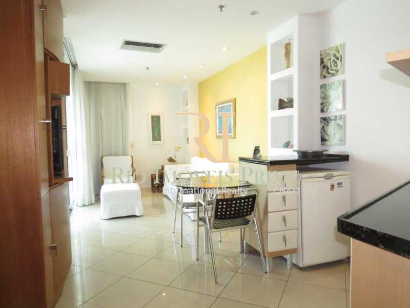 Conheça SALAS do imóvel - Flat 1 quarto à venda Barra da Tijuca, Rio de Janeiro - R$ 650.000 - RPFL10007 - 4 SALAS - Flat 1 quarto à venda Barra da Tijuca, Rio de Janeiro - R$ 650.000 - RPFL10007 - 4