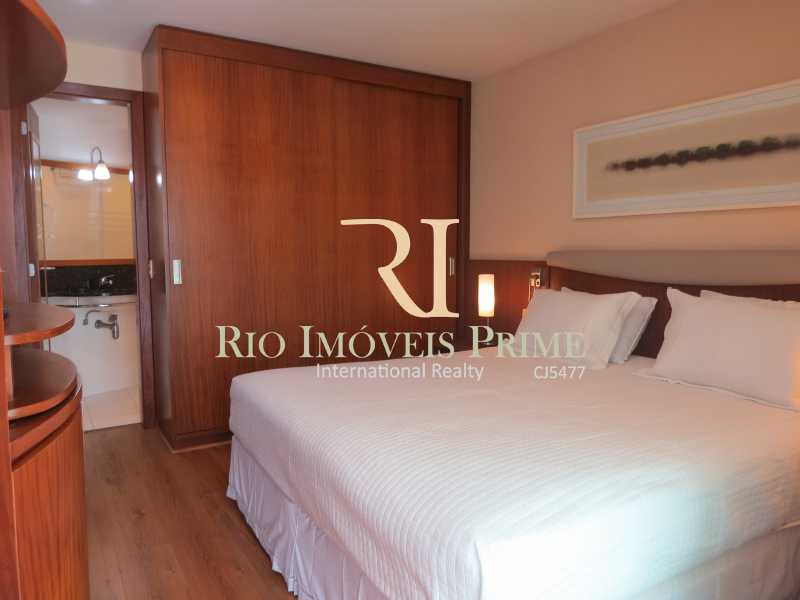 Conheça SUÍTE do imóvel - Flat Condomínio Wyndham Rio Barra, Avenida Lúcio Costa,Barra da Tijuca, Rio de Janeiro, RJ À Venda, 1 Quarto, 52m² - RPFL10009 - 5 SUÍTE - Flat Condomínio Wyndham Rio Barra, Avenida Lúcio Costa,Barra da Tijuca, Rio de Janeiro, RJ À Venda, 1 Quarto, 52m² - RPFL10009 - 5