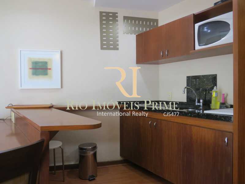 Conheça COZINHA do imóvel - Flat Condomínio Wyndham Rio Barra, Avenida Lúcio Costa,Barra da Tijuca, Rio de Janeiro, RJ À Venda, 1 Quarto, 52m² - RPFL10009 - 10 COZINHA - Flat Condomínio Wyndham Rio Barra, Avenida Lúcio Costa,Barra da Tijuca, Rio de Janeiro, RJ À Venda, 1 Quarto, 52m² - RPFL10009 - 10