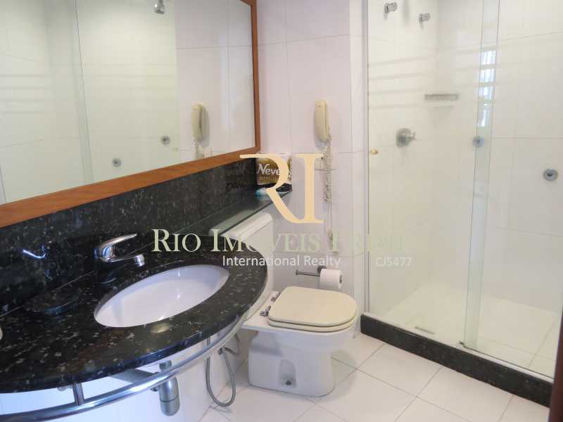 Conheça BANHEIRO do imóvel - Flat Condomínio Wyndham Rio Barra, Avenida Lúcio Costa,Barra da Tijuca, Rio de Janeiro, RJ À Venda, 1 Quarto, 52m² - RPFL10009 - 12 BANHEIRO - Flat Condomínio Wyndham Rio Barra, Avenida Lúcio Costa,Barra da Tijuca, Rio de Janeiro, RJ À Venda, 1 Quarto, 52m² - RPFL10009 - 12