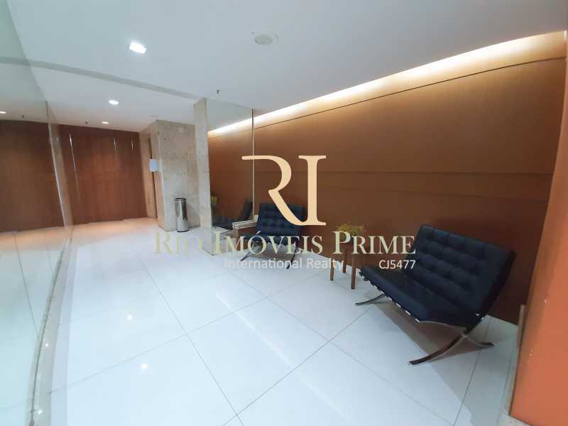 Conheça HALL ELEVADORES do imóvel - Flat 1 quarto à venda Botafogo, Rio de Janeiro - R$ 690.000 - RPFL10100 - 26 HALL ELEVADORES - Flat 1 quarto à venda Botafogo, Rio de Janeiro - R$ 690.000 - RPFL10100 - 26