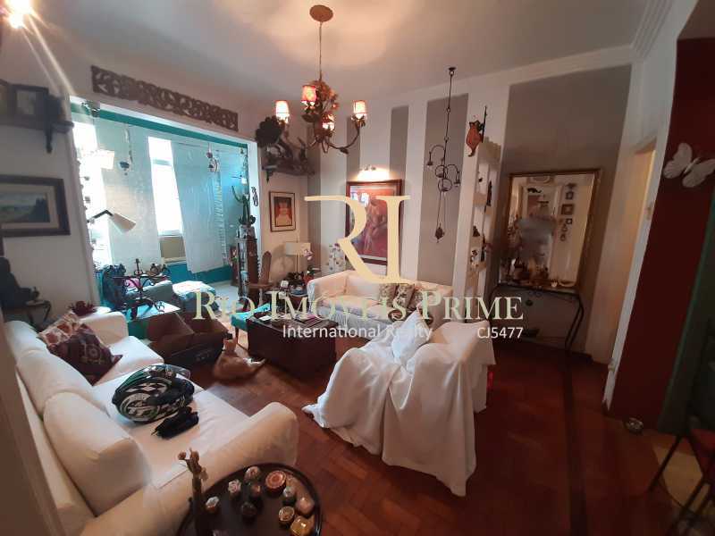 Conheça SALA ESTAR do imóvel - Apartamento à venda Rua João Afonso,Humaitá, Rio de Janeiro - R$ 1.090.000 - RPAP20210 - 4 SALA ESTAR - Apartamento à venda Rua João Afonso,Humaitá, Rio de Janeiro - R$ 1.090.000 - RPAP20210 - 4