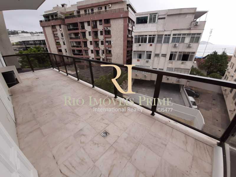 Conheça VARANDA SUÍTE1 do imóvel - Cobertura à venda Avenida General Guedes da Fontoura,Barra da Tijuca, Rio de Janeiro - R$ 4.449.900 - RPCO40015 - 6 VARANDA SUÍTE1 - Cobertura à venda Avenida General Guedes da Fontoura,Barra da Tijuca, Rio de Janeiro - R$ 4.449.900 - RPCO40015 - 6