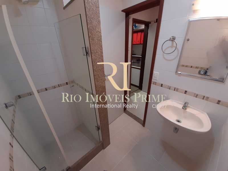 Conheça BANHEIRO HOME OFFICE ANEXO do imóvel - Cobertura à venda Avenida General Guedes da Fontoura,Barra da Tijuca, Rio de Janeiro - R$ 4.449.900 - RPCO40015 - 24 BANHEIRO HOME OFFICE ANEXO - Cobertura à venda Avenida General Guedes da Fontoura,Barra da Tijuca, Rio de Janeiro - R$ 4.449.900 - RPCO40015 - 24