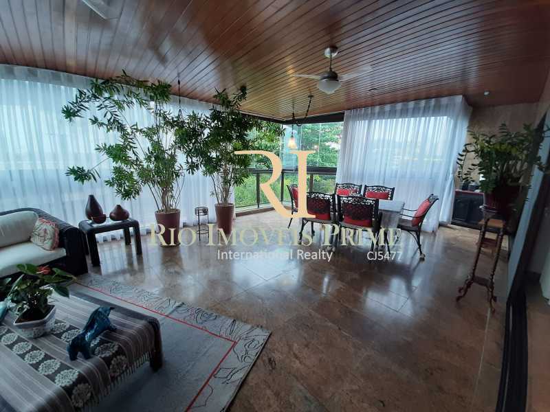 Conheça VARANDÃO do imóvel - Cobertura à venda Avenida General Guedes da Fontoura,Barra da Tijuca, Rio de Janeiro - R$ 4.449.900 - RPCO40015 - 28 VARANDÃO - Cobertura à venda Avenida General Guedes da Fontoura,Barra da Tijuca, Rio de Janeiro - R$ 4.449.900 - RPCO40015 - 28