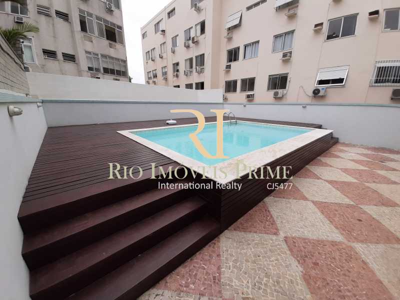 Conheça PISCINA CONDOMÍNIO do imóvel - Cobertura à venda Avenida General Guedes da Fontoura,Barra da Tijuca, Rio de Janeiro - R$ 4.449.900 - RPCO40015 - 31 PISCINA CONDOMÍNIO - Cobertura à venda Avenida General Guedes da Fontoura,Barra da Tijuca, Rio de Janeiro - R$ 4.449.900 - RPCO40015 - 31
