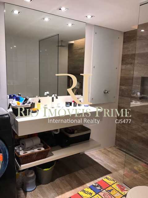 Conheça BANHEIRO MODERNO do imóvel - Flat 1 quarto à venda Barra da Tijuca, Rio de Janeiro - R$ 749.900 - RPFL10014 - 6 BANHEIRO MODERNO - Flat 1 quarto à venda Barra da Tijuca, Rio de Janeiro - R$ 749.900 - RPFL10014 - 6