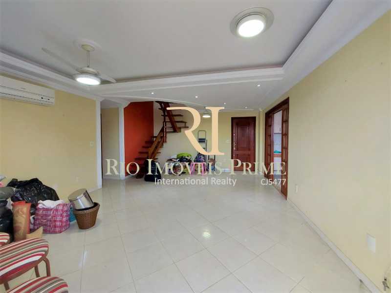 Conheça SALA do imóvel - Cobertura para venda e aluguel Rua Francisca Sales,Freguesia (Jacarepaguá), Rio de Janeiro - R$ 649.990 - RPCO30024 - 6 SALA - Cobertura para venda e aluguel Rua Francisca Sales,Freguesia (Jacarepaguá), Rio de Janeiro - R$ 649.990 - RPCO30024 - 6
