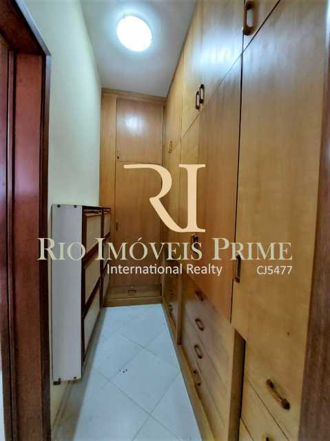 Conheça SUÍTE CLOSET do imóvel - Cobertura para venda e aluguel Rua Francisca Sales,Freguesia (Jacarepaguá), Rio de Janeiro - R$ 649.990 - RPCO30024 - 9 SUÍTE CLOSET - Cobertura para venda e aluguel Rua Francisca Sales,Freguesia (Jacarepaguá), Rio de Janeiro - R$ 649.990 - RPCO30024 - 9