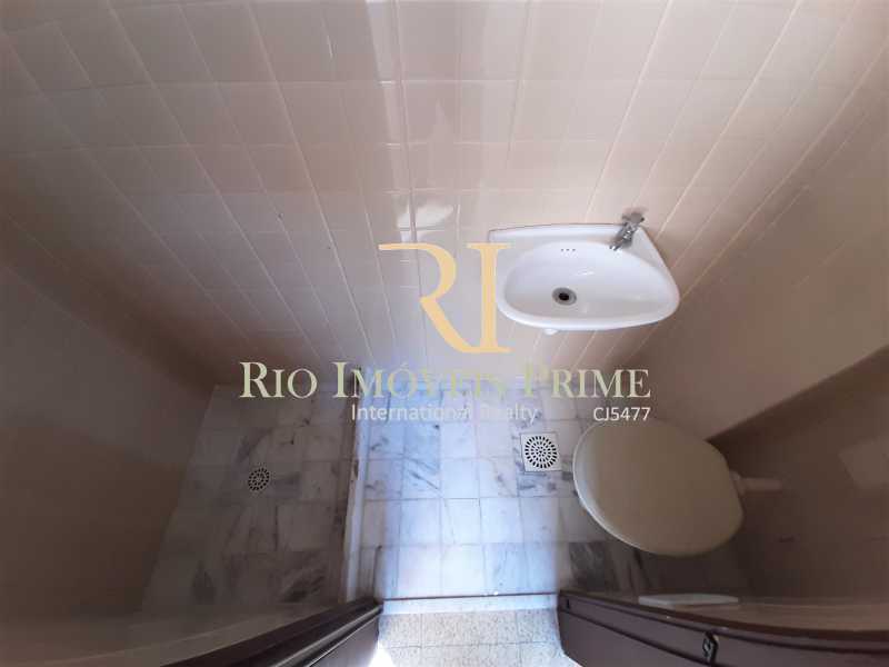 Conheça BANHEIRO SERVIÇO do imóvel - Apartamento à venda Rua da Cascata,Tijuca, Rio de Janeiro - R$ 295.000 - RPAP20228 - 18 BANHEIRO SERVIÇO - Apartamento à venda Rua da Cascata,Tijuca, Rio de Janeiro - R$ 295.000 - RPAP20228 - 18