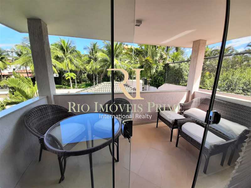 Conheça VARANDA SUÍTE1 do imóvel - Casa em Condomínio 6 quartos à venda Barra da Tijuca, Rio de Janeiro - R$ 13.500.000 - RPCN60002 - 14 VARANDA SUÍTE1 - Casa em Condomínio 6 quartos à venda Barra da Tijuca, Rio de Janeiro - R$ 13.500.000 - RPCN60002 - 14